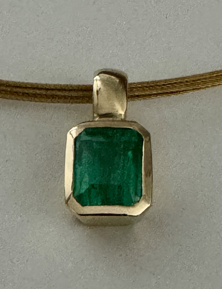 Feiner Smaragd-Anhänger Kolumbien 750/- Gelbgold